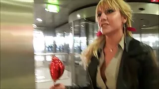 نصح الطبيب افلام سكسيه كرتون النفسي العميل بممارسة الجنس الجماعي