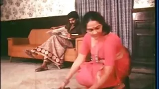 صورت افلام سكسيه من وره فتاة في الغابة وجلبت إلى المنزل ، حيث صنعت اللسان