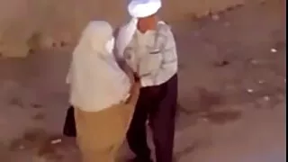 أخذ الرجل الفتاة إلى الحانة ومارس الجنس السحاقي مع قصص افلام سكسيه النادل