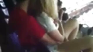 حاولت الأخت ارتداء عدة ملابس أمام افلام سكسيه لحس الأخ وصادفت الجنس