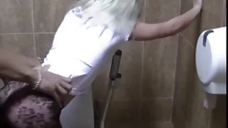 الأزواج مبادلة الزوجات و تبا لهم مقاطع سكسيه نيج بشكل منفصل